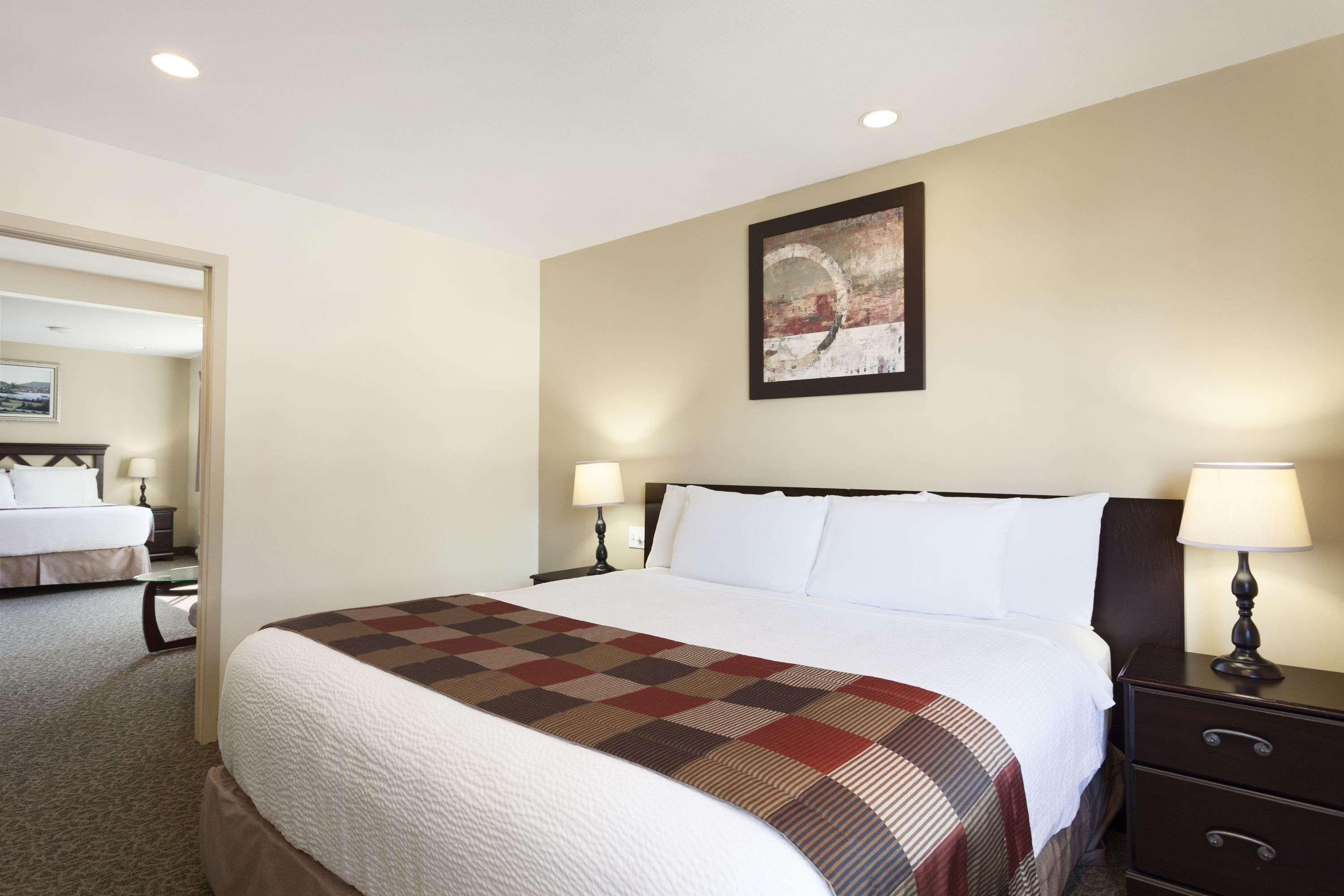 Days Inn By Wyndham Montreal East Luaran gambar